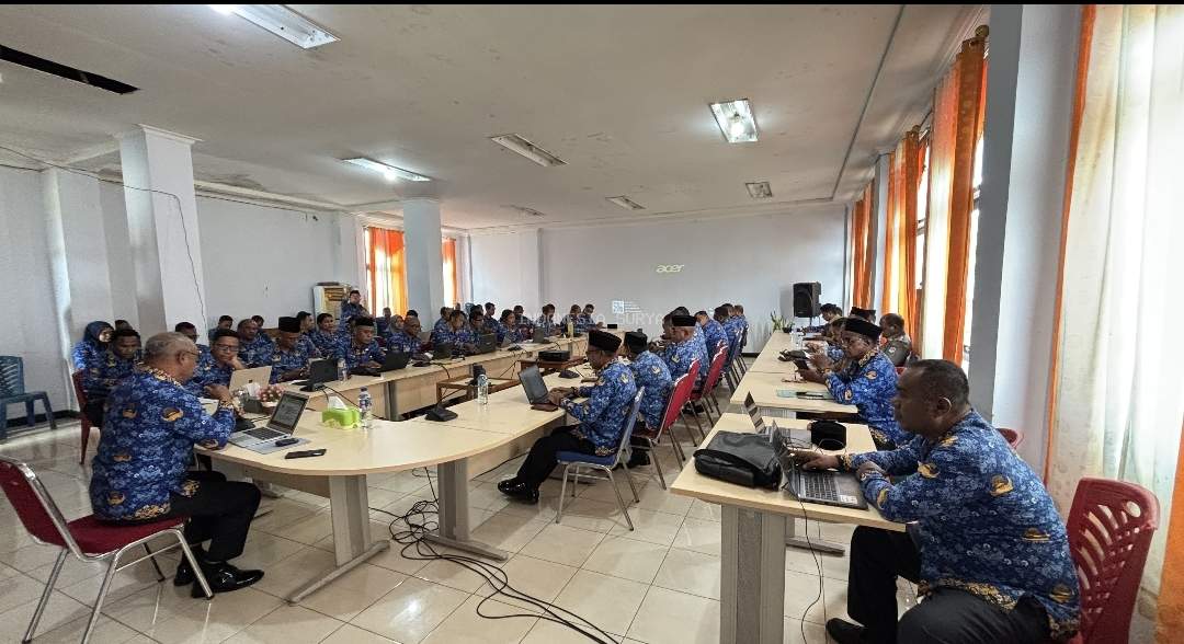 Deadline 30 April Cara Bupati Lembata Menyisir Peserta JKN Salah Sasaran